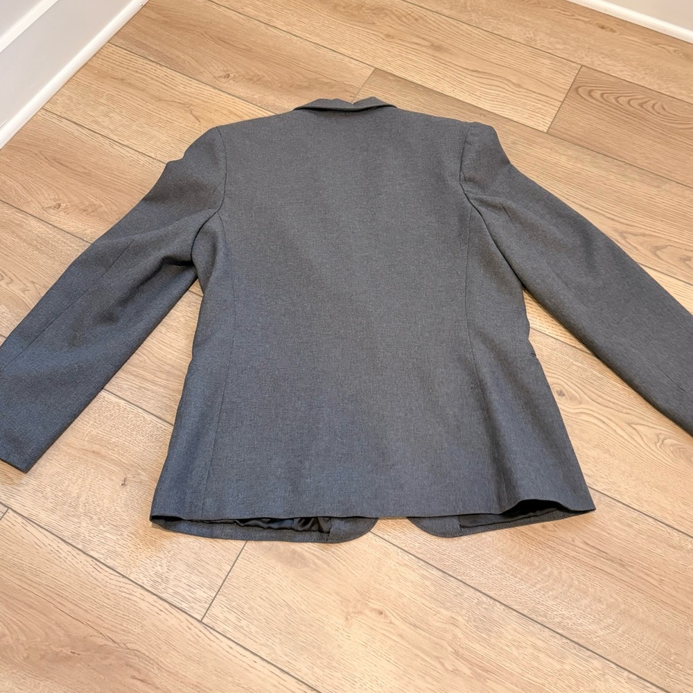 Vintage Gray Women’s Blazer with Shoulder Pads. - Picture 5 of 5